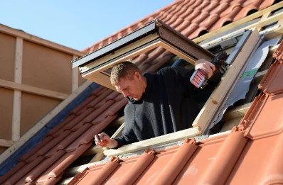 Pose de fenêtres de toit Velux à Vailhourles